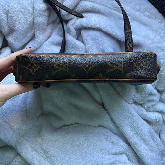 Louis Vuitton MONOGRAM CANVAS POCHETTE MARLY BANDOULIERE - Picture 4 of 9